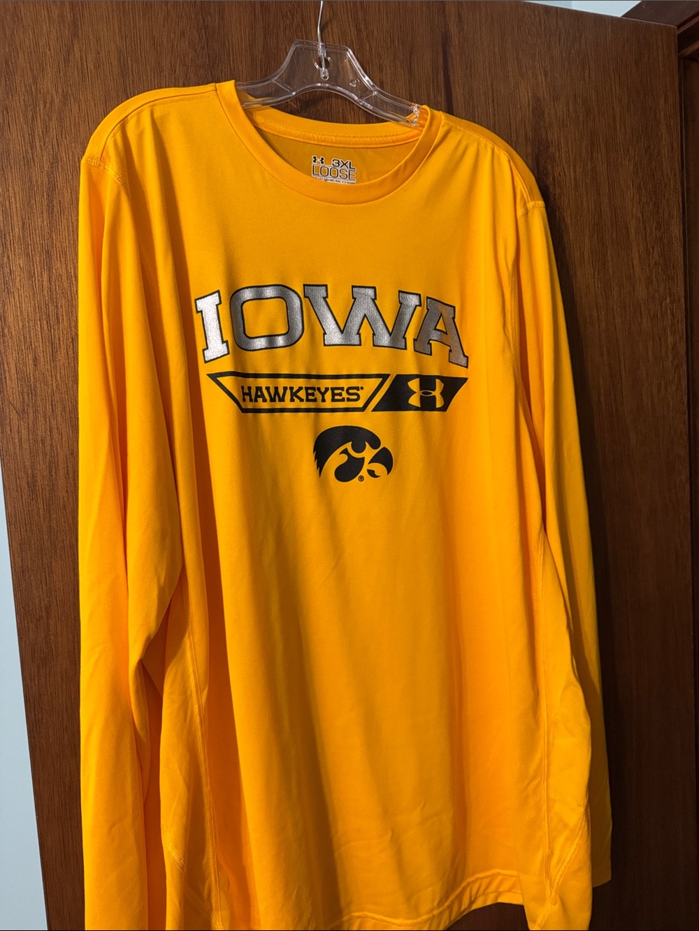 Under Armour Men’s Iowa Hawkeyes Long-Sleeve Shirt in Gold
